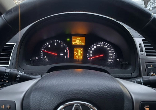 Toyota Avensis cena 35900 przebieg: 199777, rok produkcji 2013 z Warszawa małe 352